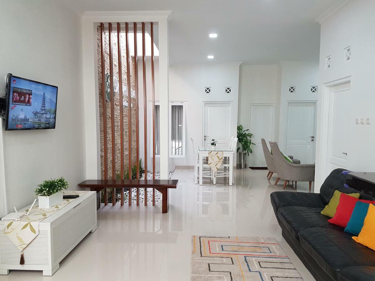 Omah Melati - Vacation Home Surakarta (Solo) Exterior foto
